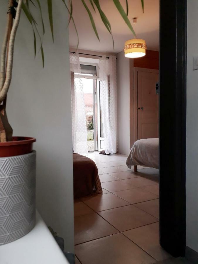 Gite Aux Lauriers Lacroix-sur-Meuse ภายนอก รูปภาพ