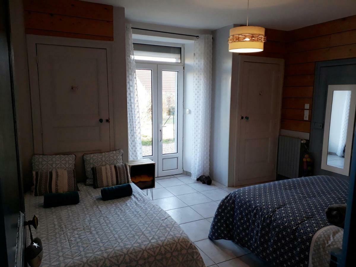 Gite Aux Lauriers Lacroix-sur-Meuse ภายนอก รูปภาพ