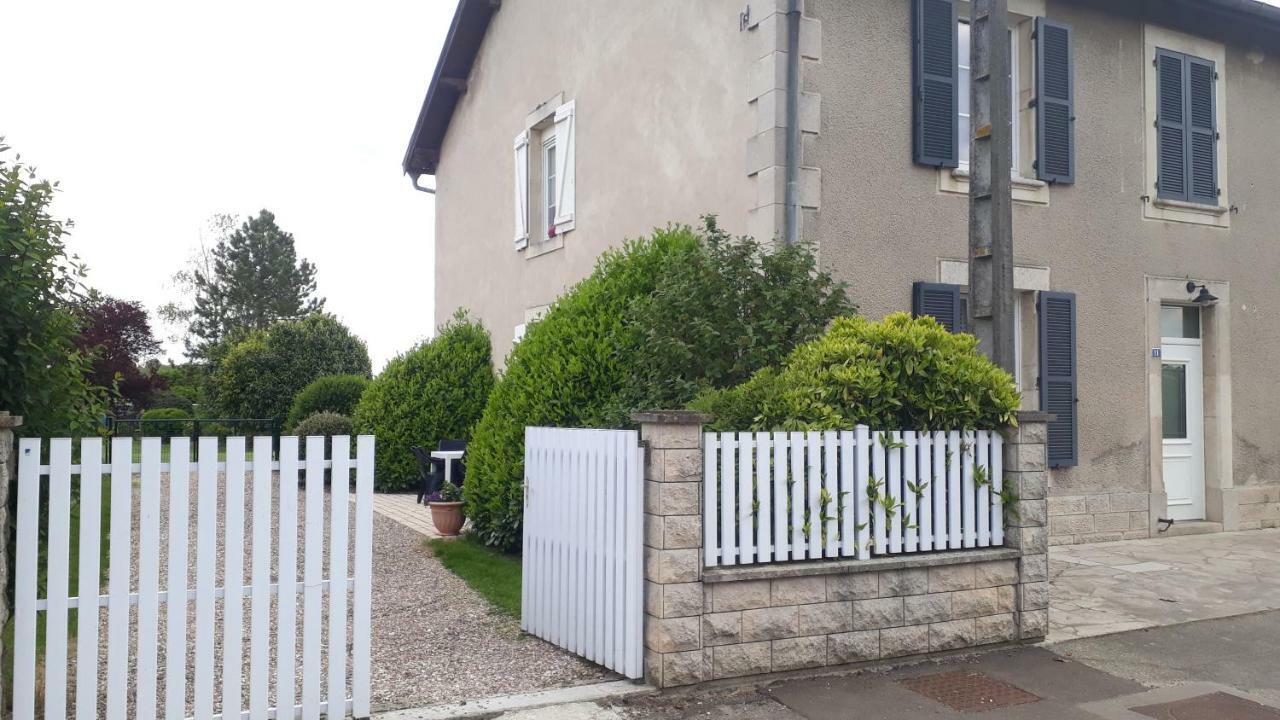 Gite Aux Lauriers Lacroix-sur-Meuse ภายนอก รูปภาพ