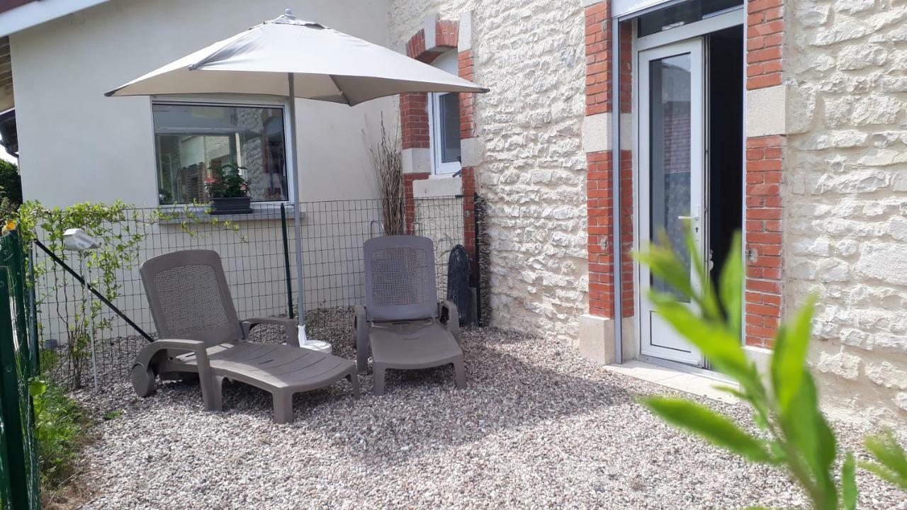 Gite Aux Lauriers Lacroix-sur-Meuse ภายนอก รูปภาพ