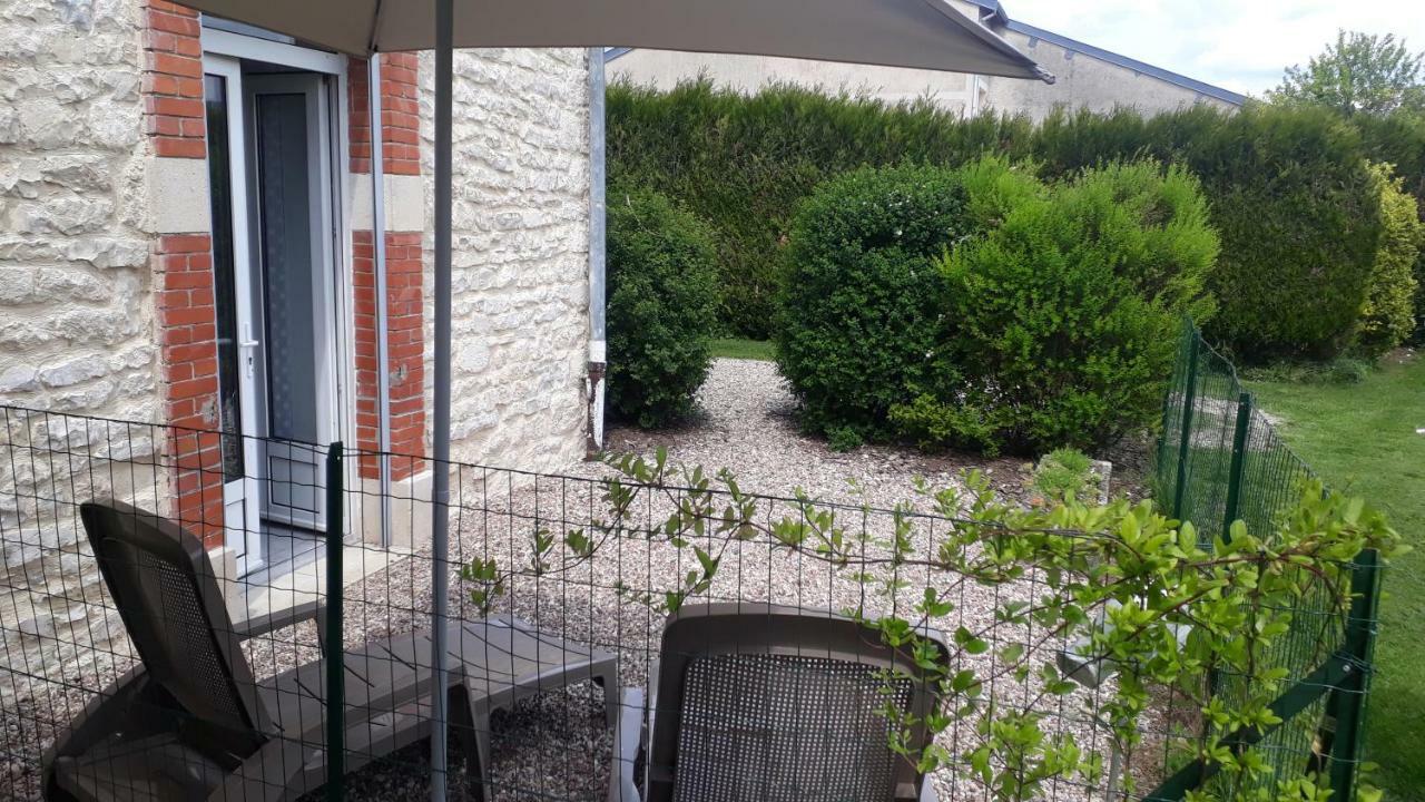 Gite Aux Lauriers Lacroix-sur-Meuse ภายนอก รูปภาพ