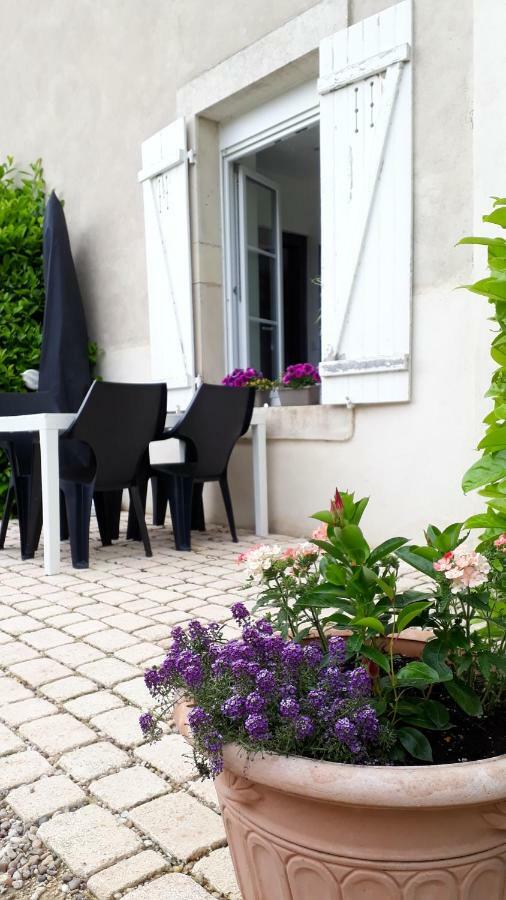 Gite Aux Lauriers Lacroix-sur-Meuse ภายนอก รูปภาพ